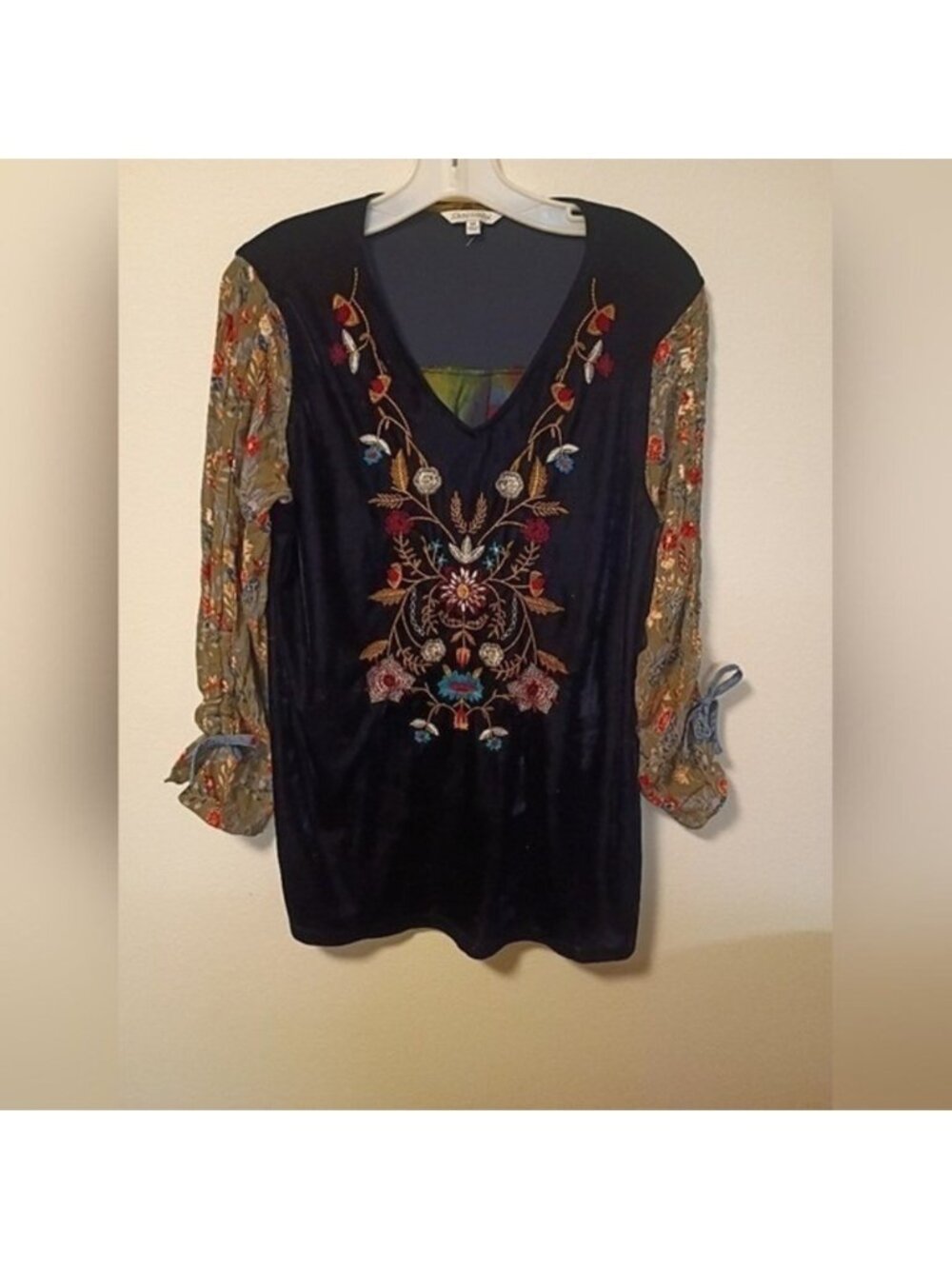 John Mark Velvet Floral Embroidered Tunic Top Blouse Women's Size M